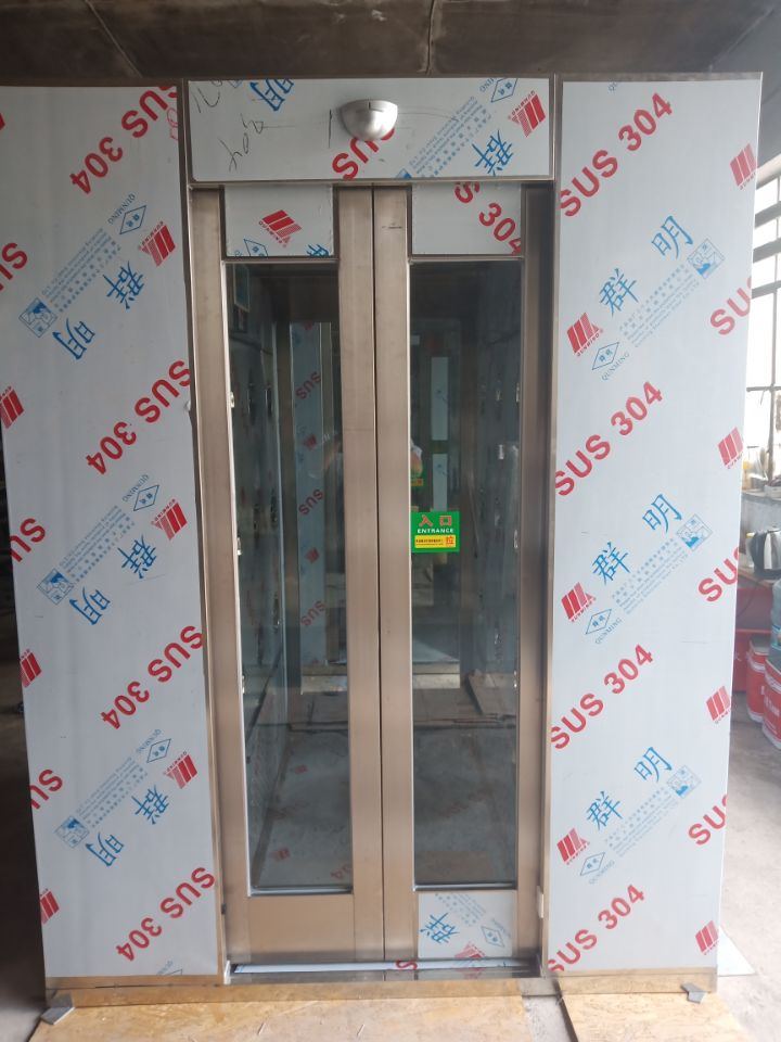 <strong>1650*1640*2200雙人雙吹自動感應(yīng)門不銹鋼風(fēng)淋室（平移門）</strong>
